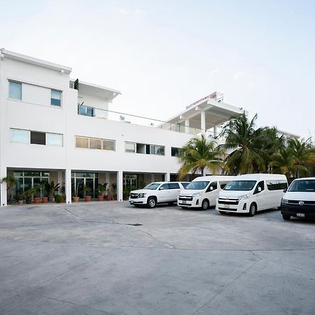 Capital O Cancun International Airport 24 7 Экстерьер фото
